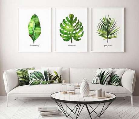 35. Os quadros coloridos para sala de estar trazem um toque da natureza para dentro do ambiente. Fonte: Bugre