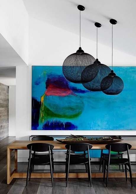 29. Quadro colorido abstrato azul para decoração de sala de jantar. Fonte: Casa&Diseño