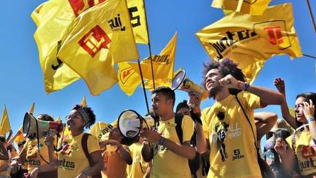 O coletivo Juntos, que reúne jovens de 25 Estados, tem entre seus membros dirigentes e políticos do PSOL O coletivo Juntos, que reúne jovens de 25 Estados, tem entre seus membros dirigentes e políticos do PSOL