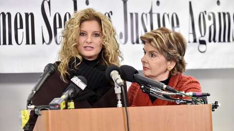 Summer Zervos (à esq.) foi uma das muitas mulheres a acusar Trump de má conduta sexual antes das eleições de 2016
