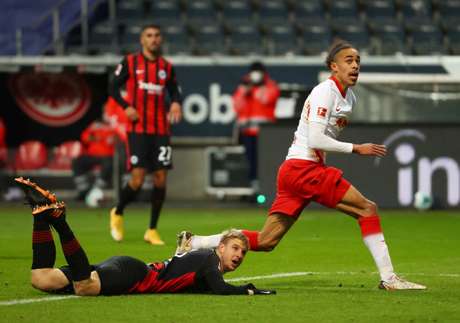 Poulsen evitou derrota do RB Leipzig neste sábado (Foto: KAI PFAFFENBACH / POOL / AFP) Poulsen evitou derrota do RB Leipzig neste sábado (Foto: KAI PFAFFENBACH / POOL / AFP)