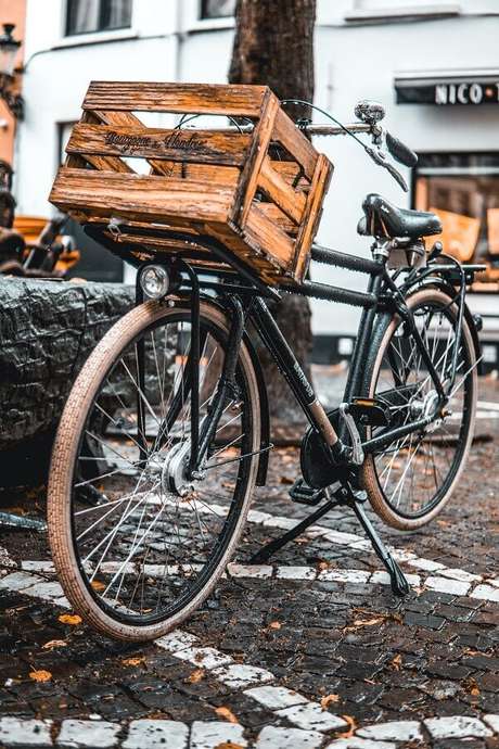 9. Caixote de feira como cesto de bicicleta – Foto: Unsplash