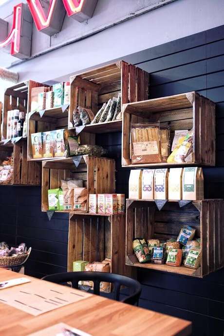 3. Cozinha rústica decorada com caixotes de feira – Foto: Unsplash