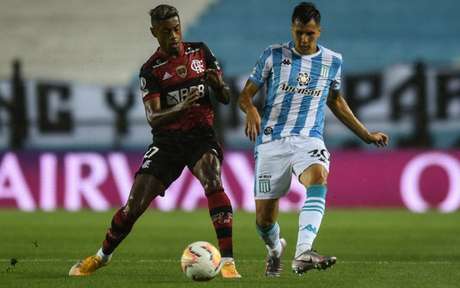 O atacante Bruno Henrique foi o destaque do Flamengo no El Cilindro, contra o Racing (Foto: AFP) O atacante Bruno Henrique foi o destaque do Flamengo no El Cilindro, contra o Racing (Foto: AFP)