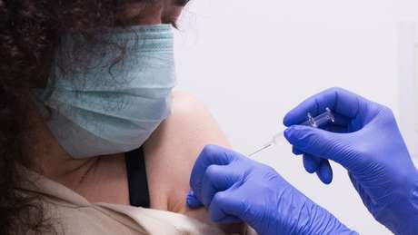 Para falar de um 'novo normal', segundo especialistas, será necessário vacinar a maioria
