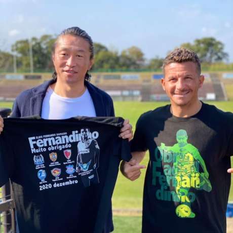 Fernandinho atuou por time da terceira divisão do futebol japonês e foi homenageado (Reprodução / Instagram) Fernandinho atuou por time da terceira divisão do futebol japonês e foi homenageado (Reprodução / Instagram)