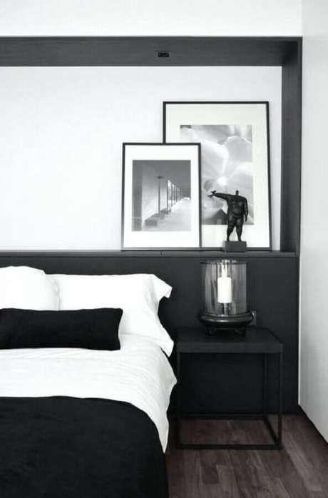 52. Decoração moderna para quarto minimalista preto e branco – Foto: Macho Moda 52. Decoração moderna para quarto minimalista preto e branco – Foto: Macho Moda