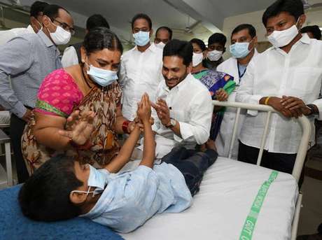 Doença misteriosa já deixou mais de 450 pessoas contaminadas em Andhra Pradesh Doença misteriosa já deixou mais de 450 pessoas contaminadas em Andhra Pradesh