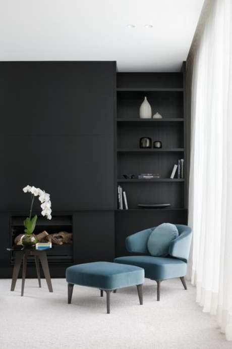 39. Poltrona com puff azul – Via: Futurist Architecture 39. Poltrona com puff azul – Via: Futurist Architecture