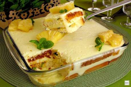 Guia da Cozinha - Pavê de gelatina com abacaxi: sobremesa fácil para o dia a dia