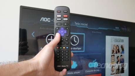 AOC S5195 com Roku TV (Imagem: Paulo Higa/Tecnoblog) AOC S5195 com Roku TV (Imagem: Paulo Higa/Tecnoblog)