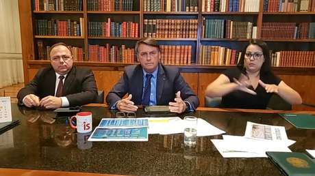A primeira transmissão de Bolsonaro em 2021 contou com a participação do ministro da Saúde, Eduardo Pazuello
