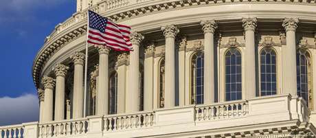 O Capitólio é a sede do Congresso dos EUA e um dos símbolos da democracia americana O Capitólio é a sede do Congresso dos EUA e um dos símbolos da democracia americana