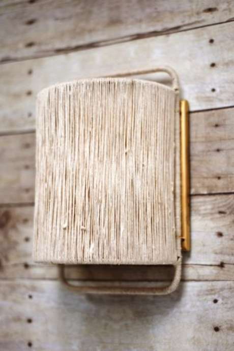 37. Arandela rústica simples – Via: Clayton Gray Home 37. Arandela rústica simples – Via: Clayton Gray Home