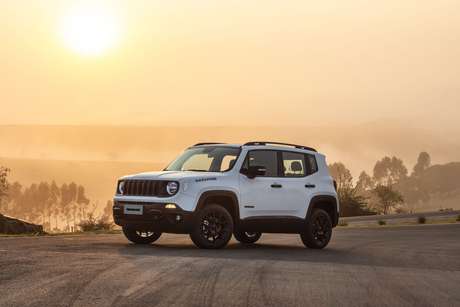 Jeep Renegade já ocupa o 3º lugar no ranking de 2021, perdendo só para o Chevrolet Onix e o Fiat Strada. Jeep Renegade já ocupa o 3º lugar no ranking de 2021, perdendo só para o Chevrolet Onix e o Fiat Strada.
