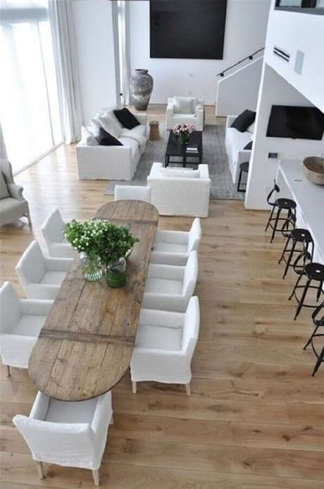 37. Decoração clean para casa conceito aberto grande com detalhes em madeira e branco – Foto: Constance Zahn 37. Decoração clean para casa conceito aberto grande com detalhes em madeira e branco – Foto: Constance Zahn