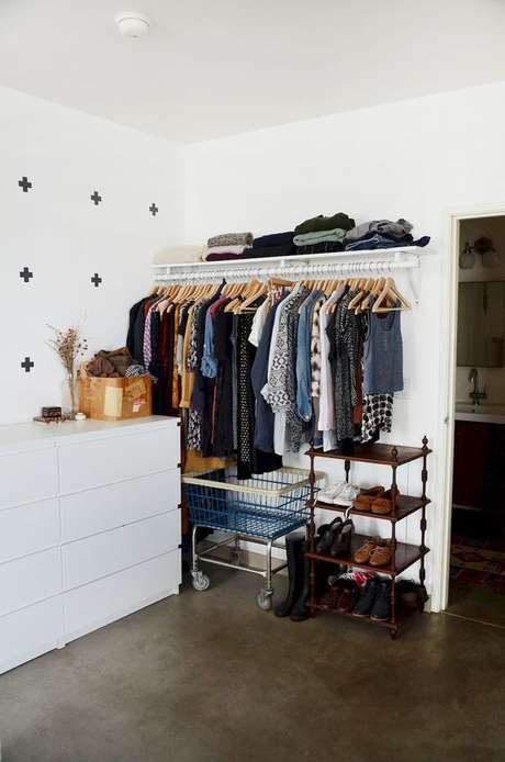 35. Reforme móveis antigos para seu closet perfeito – Via: Casa Abril 35. Reforme móveis antigos para seu closet perfeito – Via: Casa Abril