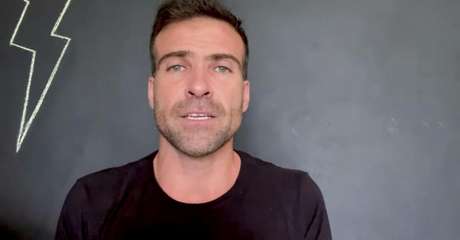 Asmar diz que sofreu ataques na Globo por fazer sucesso; ele foi demitido em 2017 após vazamento de vídeo íntimo (Foto: Reprodução/Youtube) Asmar diz que sofreu ataques na Globo por fazer sucesso; ele foi demitido em 2017 após vazamento de vídeo íntimo (Foto: Reprodução/Youtube)