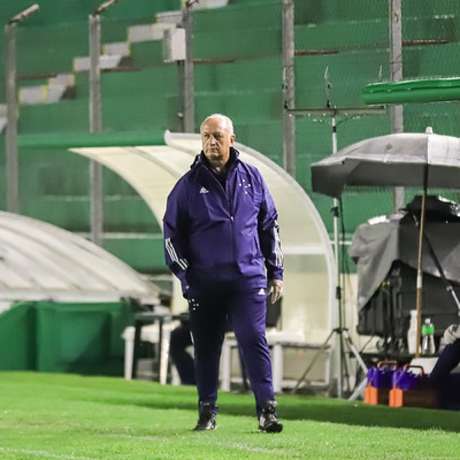 Felipão não poupou o time e disse que o elenco atual não tinha qualidade para conseguir o acesso-(Igor Sales/Cruzeiro) Felipão não poupou o time e disse que o elenco atual não tinha qualidade para conseguir o acesso-(Igor Sales/Cruzeiro)