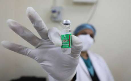 Vacina manufaturada pelo Instituto Serum, da Índia Vacina manufaturada pelo Instituto Serum, da Índia
