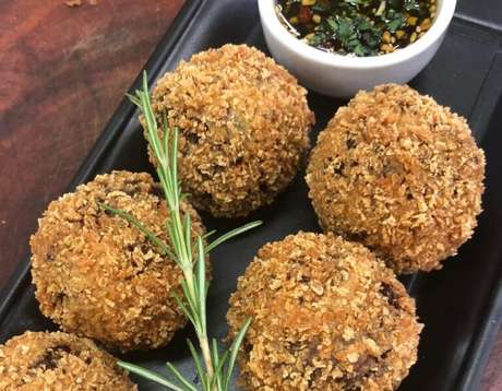 Guia da Cozinha - Bolinho de brisket da Chef Rachel Camacho para ocasiões especiais