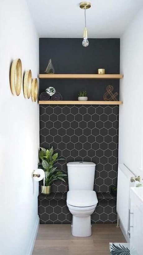 59. Lavabo com papel de parede preto – Via: Revista VD 59. Lavabo com papel de parede preto – Via: Revista VD