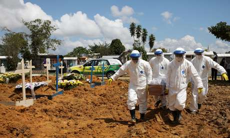 Surto da pandemia da Covid-19 em Manaus. 17/01/2021. REUTERS/Bruno Kelly. 