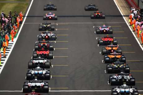 Grid de largada de GP em Silverstone no ano passado09/08/2020Pool via REUTERS/Bryn Lennon