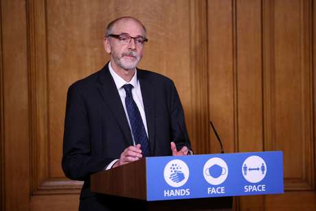 Chefe do grupo de vacinas de Oxford, Andrew Pollard 23/11/2020 REUTERS/Henry Nicholls/Pool