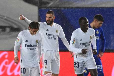 Benzema marcou na vitória do Real Madrid sobre o Getafe (Foto: GABRIEL BOUYS / AFP) Benzema marcou na vitória do Real Madrid sobre o Getafe (Foto: GABRIEL BOUYS / AFP)