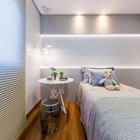 14. Decoração clean com mesa de canto redonda para quarto de solteiro – Foto: Pinterest 14. Decoração clean com mesa de canto redonda para quarto de solteiro – Foto: Pinterest