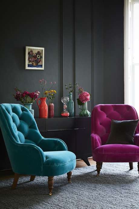 39. Poltrona capitonê azul e roxo – Via: Revista VD 39. Poltrona capitonê azul e roxo – Via: Revista VD