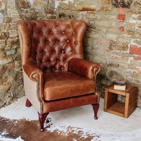 44. Poltrona capitonê chesterfield na cor caramelo – Via: Amazon 44. Poltrona capitonê chesterfield na cor caramelo – Via: Amazon