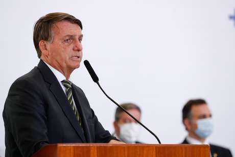 Bolsonaro diz que auxílio emergencial volta em março e por até quatro meses