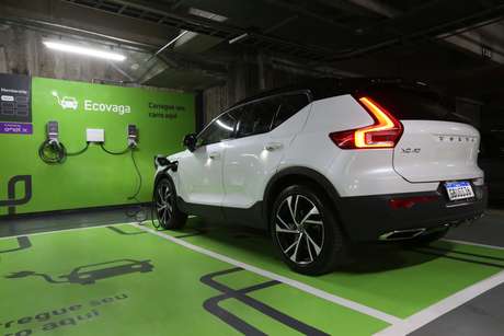 Parceria entre Volvo, Estapar e EnelX oferece 250 pontos de recarga gratuitos para os carros da marca sueca. Parceria entre Volvo, Estapar e EnelX oferece 250 pontos de recarga gratuitos para os carros da marca sueca.