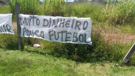 Derrota para o Santos prejudicou o Timão no Brasileiro (Foto: Reprodução/Twitter Identidade Corintiana) Derrota para o Santos prejudicou o Timão no Brasileiro (Foto: Reprodução/Twitter Identidade Corintiana)