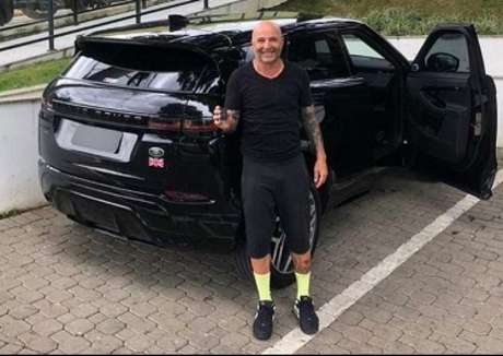 Sampaoli está vendendo seu carro e entregou a casa em que mora à imobiliária-(Reprodução) Sampaoli está vendendo seu carro e entregou a casa em que mora à imobiliária-(Reprodução)