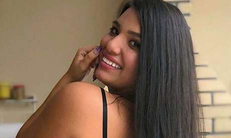 Irmã de Juliana Caetano fala sobre sexo a três no Instagram
