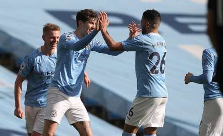 Zagueiros foram essenciais na vitória do Manchester City (MARTIN RICKETT / POOL / AFP) Zagueiros foram essenciais na vitória do Manchester City (MARTIN RICKETT / POOL / AFP)