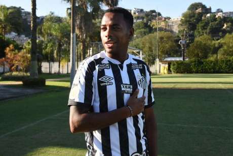 Robinho foi anunciado pelo Santos no dia 10 de outubro, mas não jogou (Foto:Divulgação/Santos) Robinho foi anunciado pelo Santos no dia 10 de outubro, mas não jogou (Foto:Divulgação/Santos)