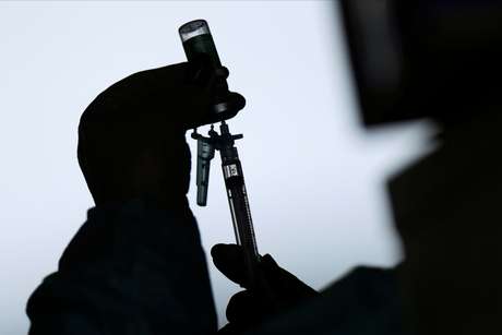 FILE PHOTO: A medical worker prepares a syringe with the AstraZeneca/Oxford COVID-19 vaccine at a vaccination centre in a public hospital in Brasilia, Brazil, February 2, 2021. REUTERS/Ueslei Marcelino/File Photo