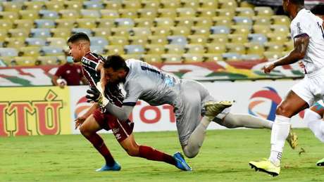 Lance entre o goleiro do Resende e Miguel na área (Foto: MAILSON SANTANA/FLUMINENSE FC) Lance entre o goleiro do Resende e Miguel na área (Foto: MAILSON SANTANA/FLUMINENSE FC)