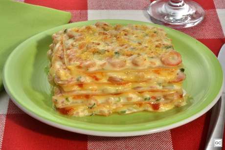 Guia da Cozinha - Lasanha de camarão: receita especial para as refeições em família