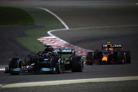 Hamilton e Verstappen disputaram até a última volta o triunfo no GP do Bahrein 