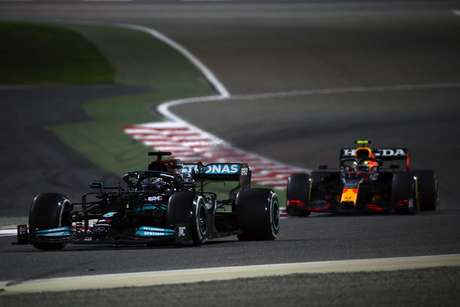 Hamilton e Verstappen disputaram até a última volta o triunfo no GP do Bahrein