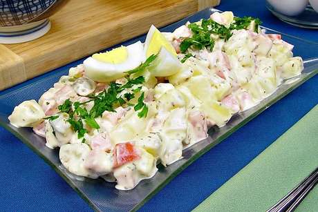 Guia da Cozinha - Salada de maionese portuguesa com ovos, batata e queijo