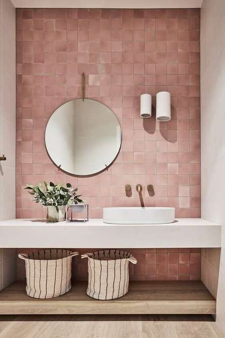 26. Papel de parede rosa para banheiro moderno – Foto Pinterest 26. Papel de parede rosa para banheiro moderno – Foto Pinterest