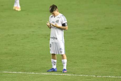 Soteldo deve ficar como opção no banco de reservas na partida diante do San Lorenzo(Foto: Ivan Storti/Santos FC)