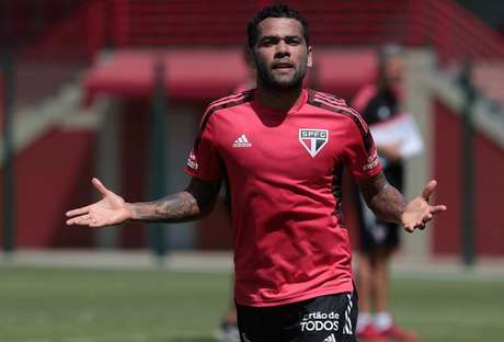 Daniel Alves tem valores a receber do São Paulo (Foto: Divulgação/São Paulo) Daniel Alves tem valores a receber do São Paulo (Foto: Divulgação/São Paulo)
