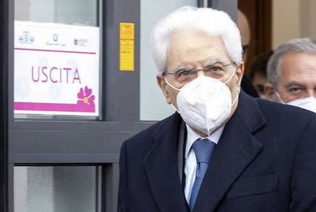 Sergio Mattarella foi vacinado no Instituto Lazzaro Spallanzani, em Roma Sergio Mattarella foi vacinado no Instituto Lazzaro Spallanzani, em Roma